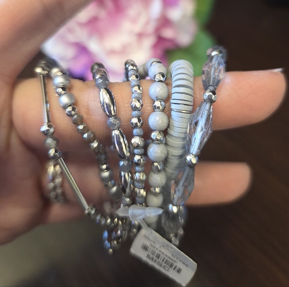 Elegant Silver Jewelry Set - Picture 7 of 7